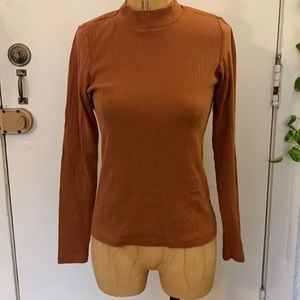 🐝 Uniqlo Turtleneck